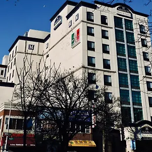 *** Hotel Marco Laguardia & United States